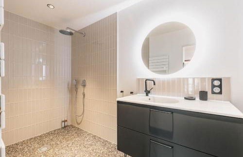 Sixties 64 2 bedrooms apartment with a balcony and parking in Biarritz - Foto 9