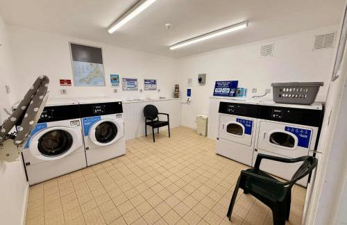 Shamrocks Cove Caravan - Award-Winning Coastal Retreat - Photo 22