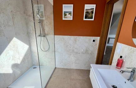 Leo House - Photo 20