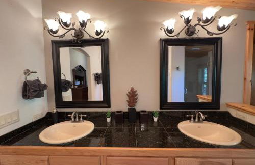 The Carriage House Walk to River Lake In Town - Foto 7