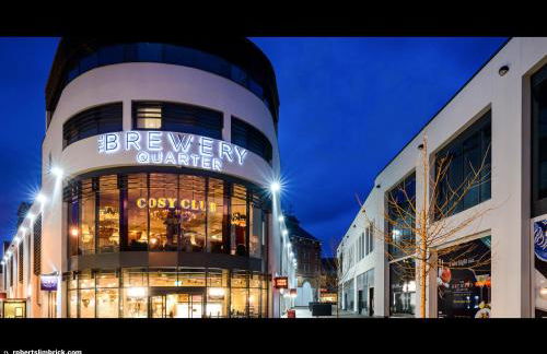 The Lily Pad - Boutique Townhouse, a short walk to Town Center and Racecourse - Photo 37