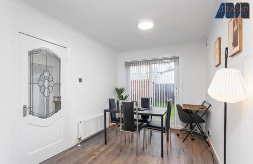 Modern 3 Bed Home in Bathgate with Garden - Photo 38