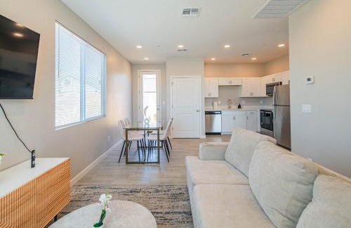 Serene 2BR Home with Premium Beds - Foto 29