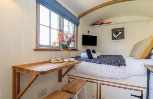 Bosulla Shepherds Hut - Photo 10