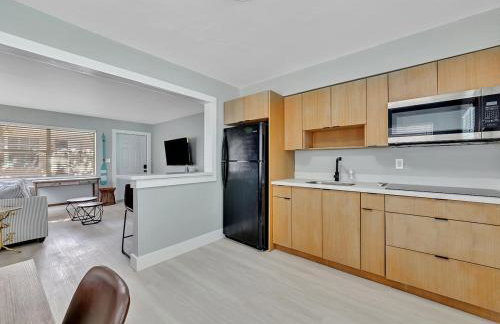 North Hollywood Beach 1BR | Walk to Ocean - Photo 8