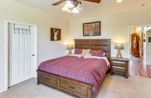 Hot Tub and Game Room! 30-Acre Vernon Retreat - Foto 16