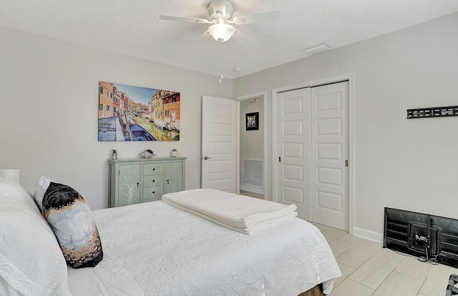 Waterfront Villa Private Pool! - Foto 3