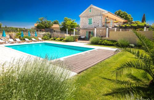 Božini dvori- Villa with Pool, Sauna , Jacuzzi and multifunkcional sport Court - Foto 67