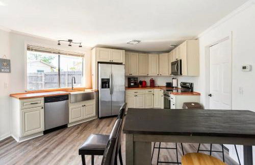 Peaceful Lydia Hide-O-Way - New Pool & Near Beach, Breakfast, Spa & Go-Karts! - Foto 34