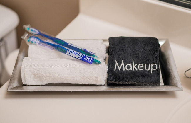 Cozy Hidden Gem - 3BR - 1Den w Backyard - Foto 27