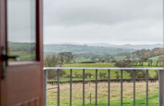 Hayloft with Log Burner and panoramic views - Photo 26