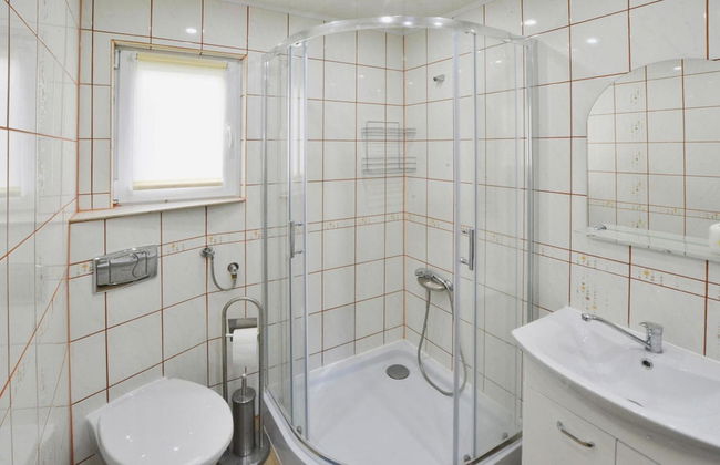 Cottage by Lake Ostrowieckie With Private Beach - Photo 11