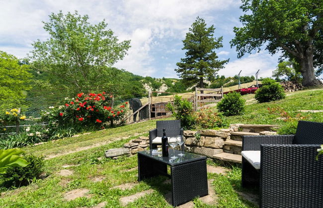 Pretty Farmhouse With Pool - Photo 37