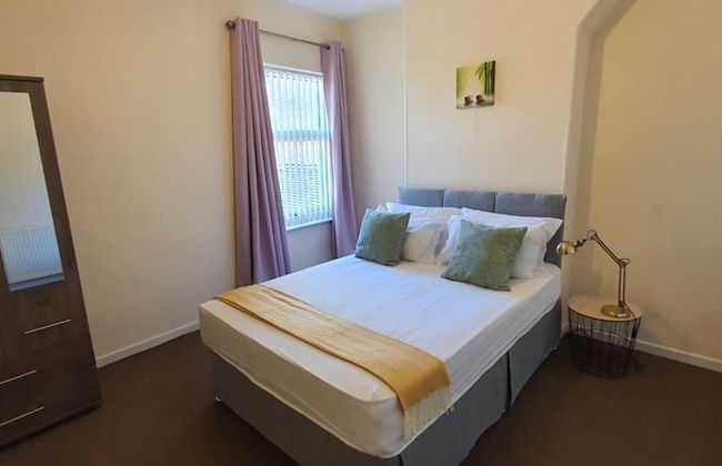 Spacious House in Stoke - Photo 10