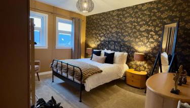 Cochrane House - Photo 1