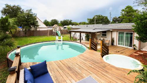 Light & Cozy Oasis with Private Pool and Hot Tub - Photo 2