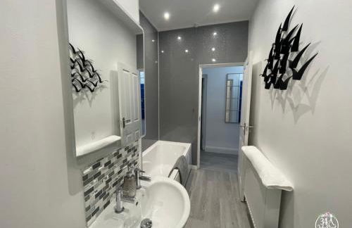 OCEAN ESCAPE 200m From the Sea, High Spec Town Centre Entire Flat, 3 Bedrooms, TVs All Rooms - Foto 15