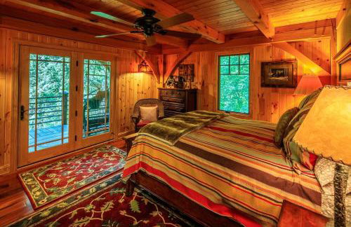 Luxury Riverfront Lodge - Sleeps 12, VIEWS, Fireplaces, Dogs OK - Photo 34