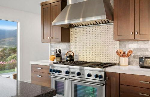 Distinguished Oceanfront Point Estate with Iconic Beach Mountain Vistas - Foto 37