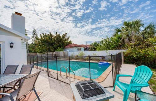 Large pool home and blocks away from the beach - Foto 4