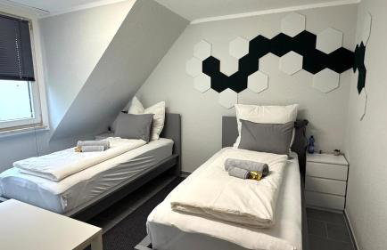 DUTTI'S HOME - Apartment B I 2 Rooms I 4 Beds I Kitchen I WiFi I TV I Parking I Autobahn - Foto 1