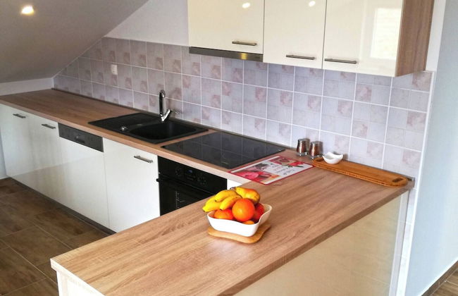 All New Seafront Apartment Yvonne, Sleeps 5 - Foto 4