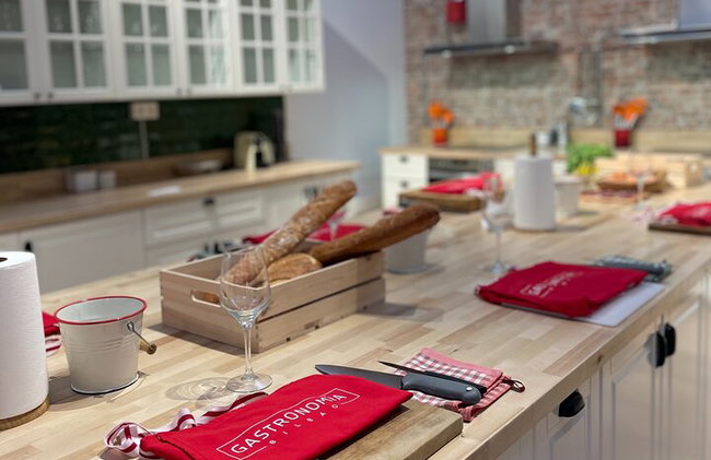 Clase de cocina vasca inmersiva para grupos pequeños en Bilbao con barra libre - Foto 12