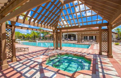 4BR Lakefront - Themed Rooms - Pool & BBQ! - Foto 9