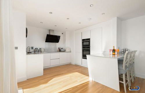 Apartment 8 Waterstone House - Luxury Apartment, Sea Views, Pet Friendly - Photo 18