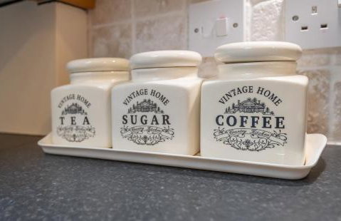 Sleeps 5 - 3 Bedrooms - walk to the square hosted Happy Valley cast - Foto 13