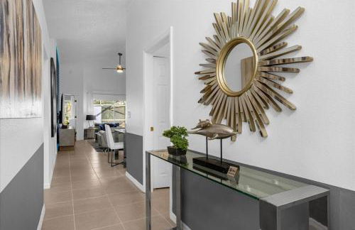 Amazing Star Wars Villa with Arcade & Theater, Private Pool, 3 King, Near Disney - Photo 25