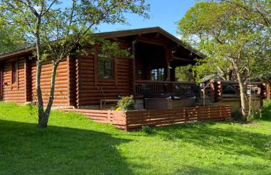 Laura's Lodge Hot Tub Log Cabin, Felmoor Park, Morpeth, Northumberland - Photo 2