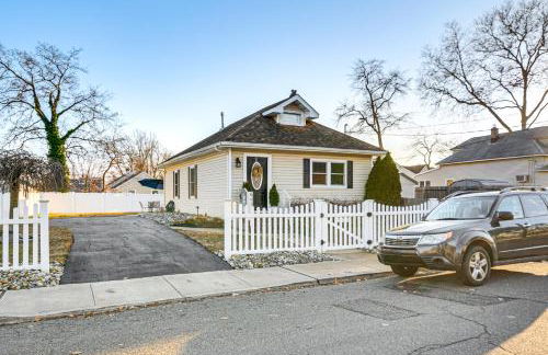 Walk to Beach Keansburg Home with Patio and Fire Pit! - Foto 23