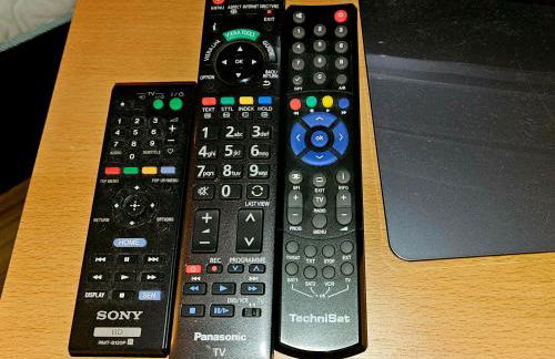 Winterberg Appartement 6 Pers aan Skilift grootste Skigebied nabij Bikepark Unieke locatie met zeer rustige tuin in het bos en het gezellige centrum leuke cafes restaurants en gratis zwembad sauna relax speelruimte parkeerplaats naast Der Brabander - Foto 4