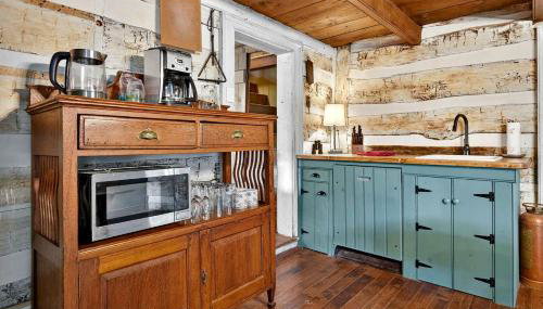 Historic Restored Farmhouse with Cowboy Cauldron Fire Pit Near Ice Mountain, Capon Bridge, West Virginia - Foto 3