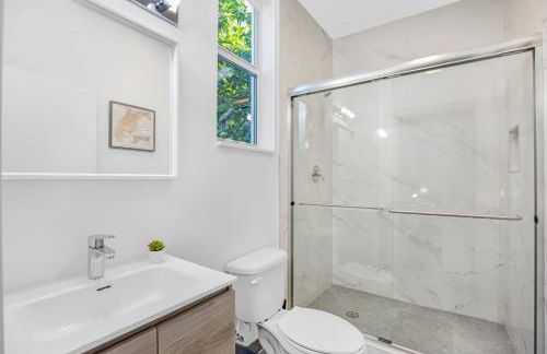 Up to 12 Guests! Modern villa near Wynwood - Photo 29