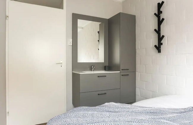 Modern Stay Near the Beach - Photo 3