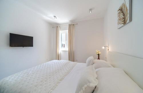 Villa TM with private heated pool, poolhouse & private garage - Photo 37