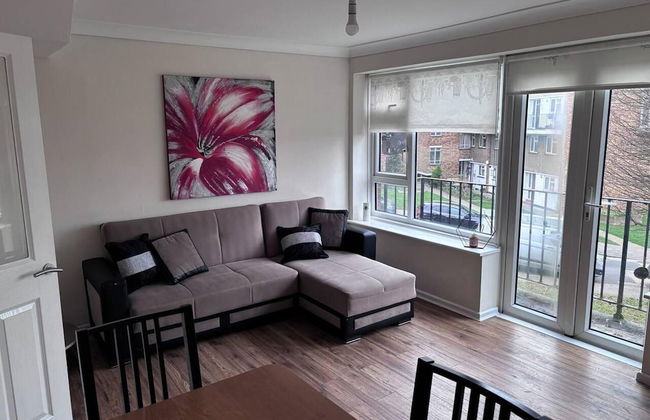 Spacious 2-bed Apartment in Hornchurch - Foto 13