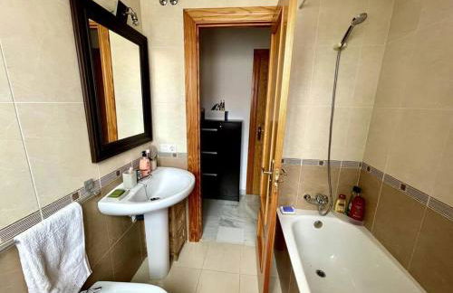 Sunny 2-bedroom apartment with sea view - Foto 13