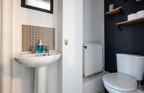 Cosy 4-Bed House l Garden l Free Parking l WiFi l Specious l Hosted by The Cosy Corner Nationwide - Foto 42