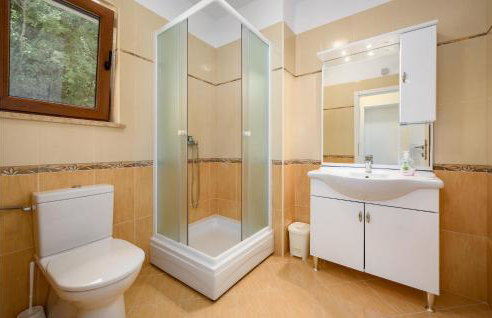 Three-Bedroom Holiday Home In Tinjan - Photo 31