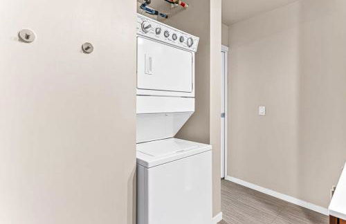 Downtown Ann Arbor 2 King Bed Balcony Apartment - Foto 15