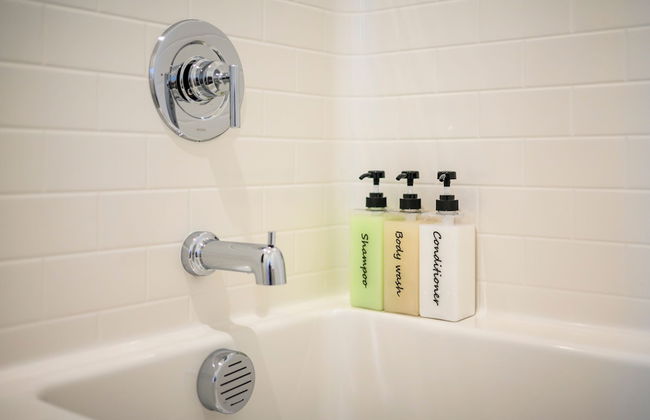 Chic Modern Retreat With Stunning Views - Photo 51