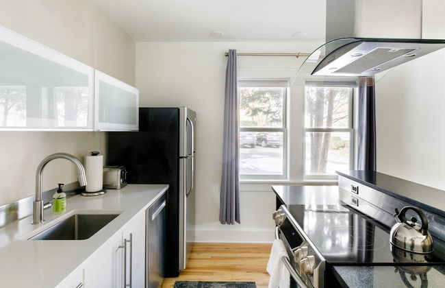 Downton Annie Apartment Two 2BD 1BA Parking - Foto 16