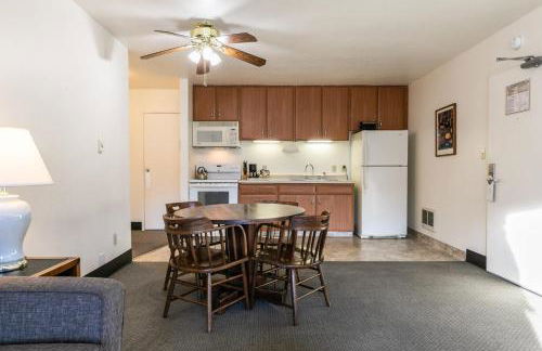 Spacious 1BR Condo w/ Lake View #136 at Donner Lake Village - Foto 6