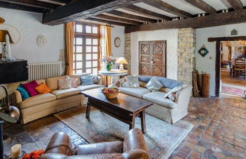 Beautiful Castle in Le Veurdre with Private Pool - Foto 3