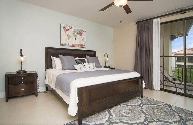 Impressively designed and decorated 3rd-floor space overlooking pool in Coco - Photo 5