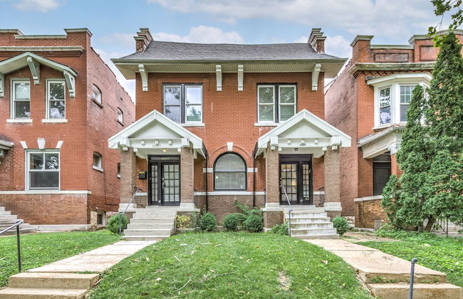 Expansive Downtown Home | JZ Vacation Rentals - Photo 40