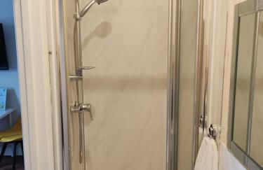 King En-Suite Room Self-Catering Workspace - Foto 8